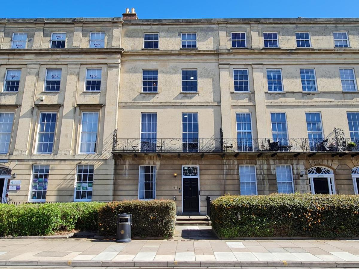 Margaret'S Terrace By Fortuna Property Cheltenham Luaran gambar