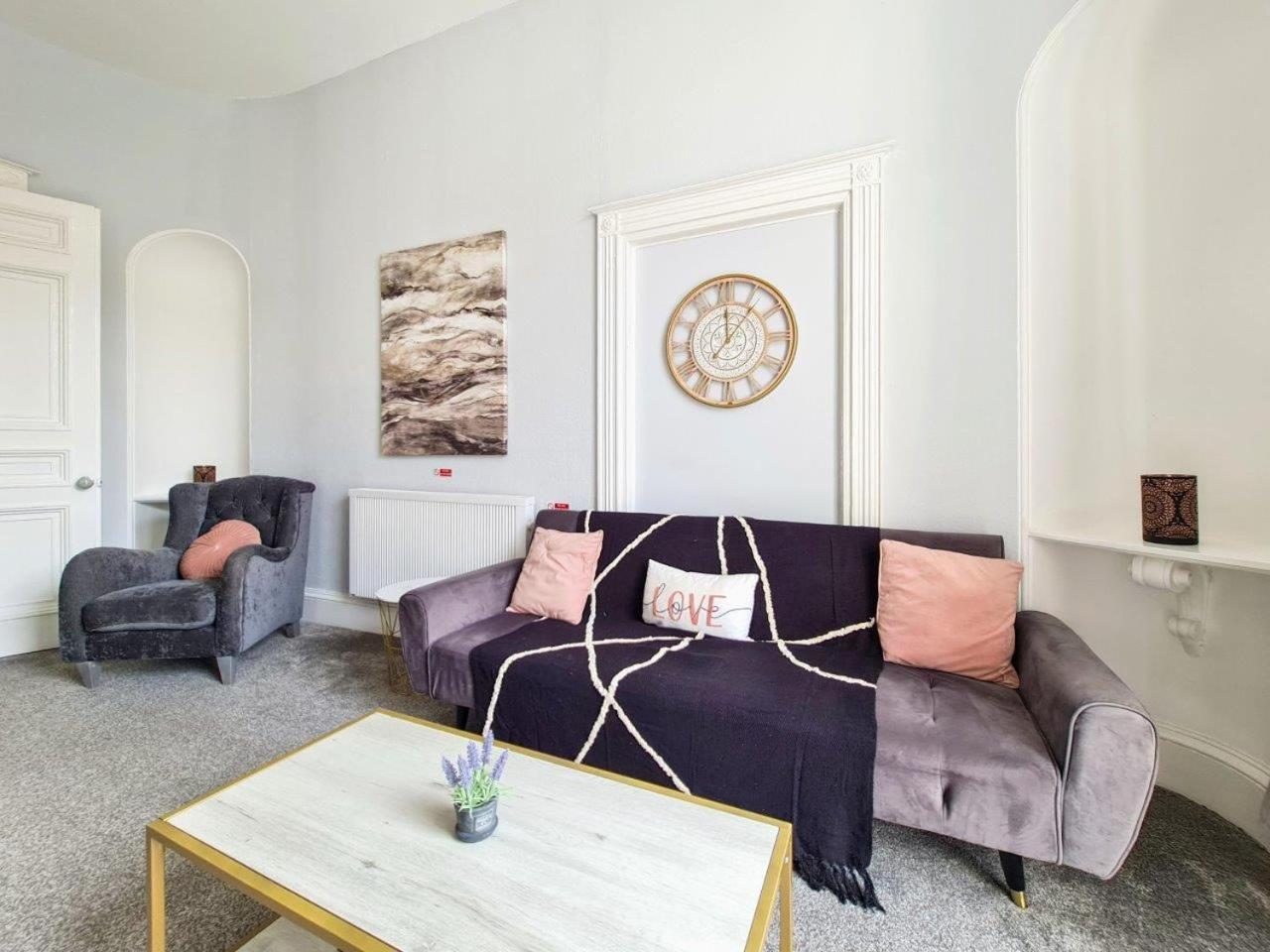 Margaret'S Terrace By Fortuna Property Cheltenham Luaran gambar
