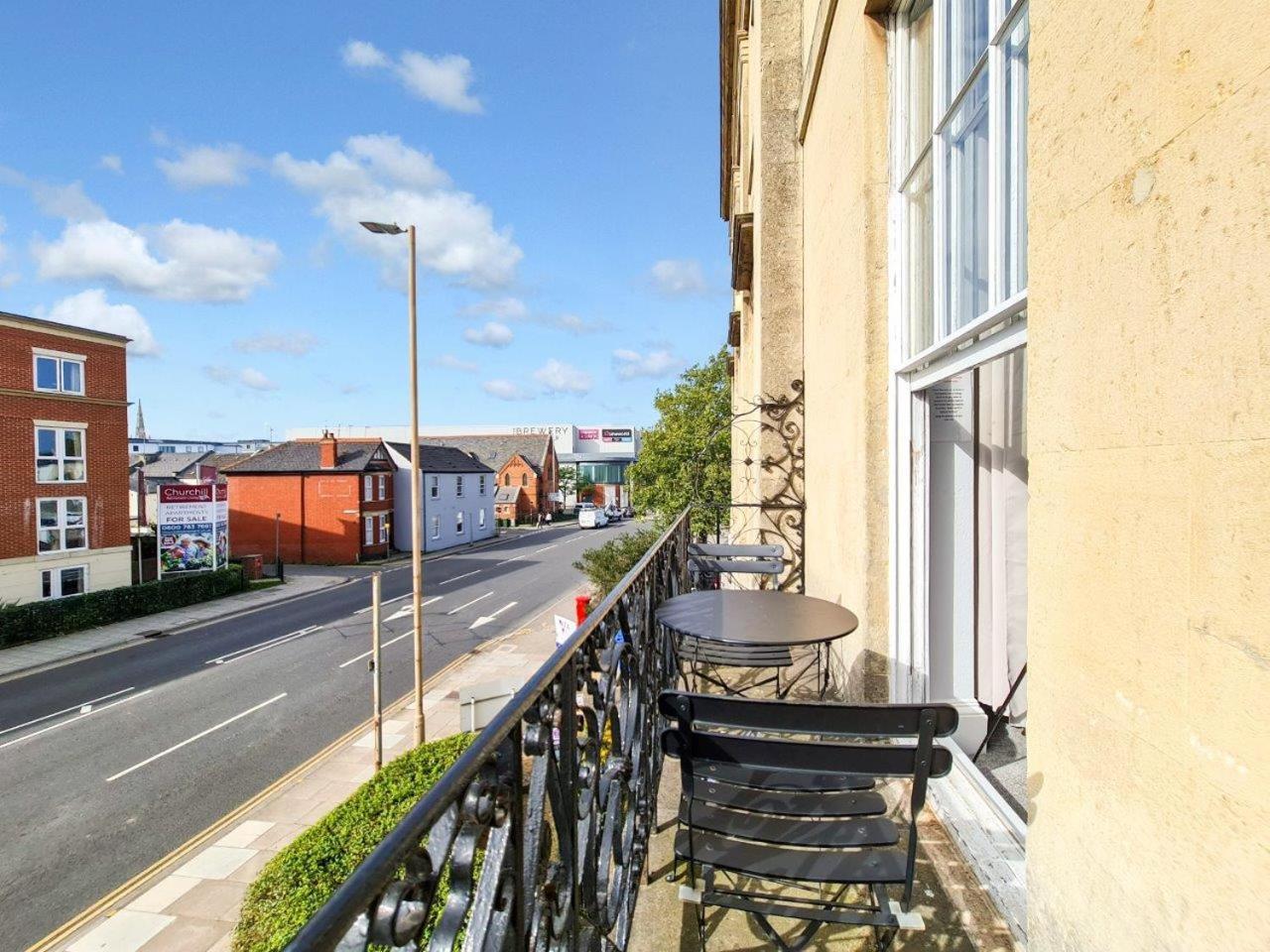 Margaret'S Terrace By Fortuna Property Cheltenham Luaran gambar