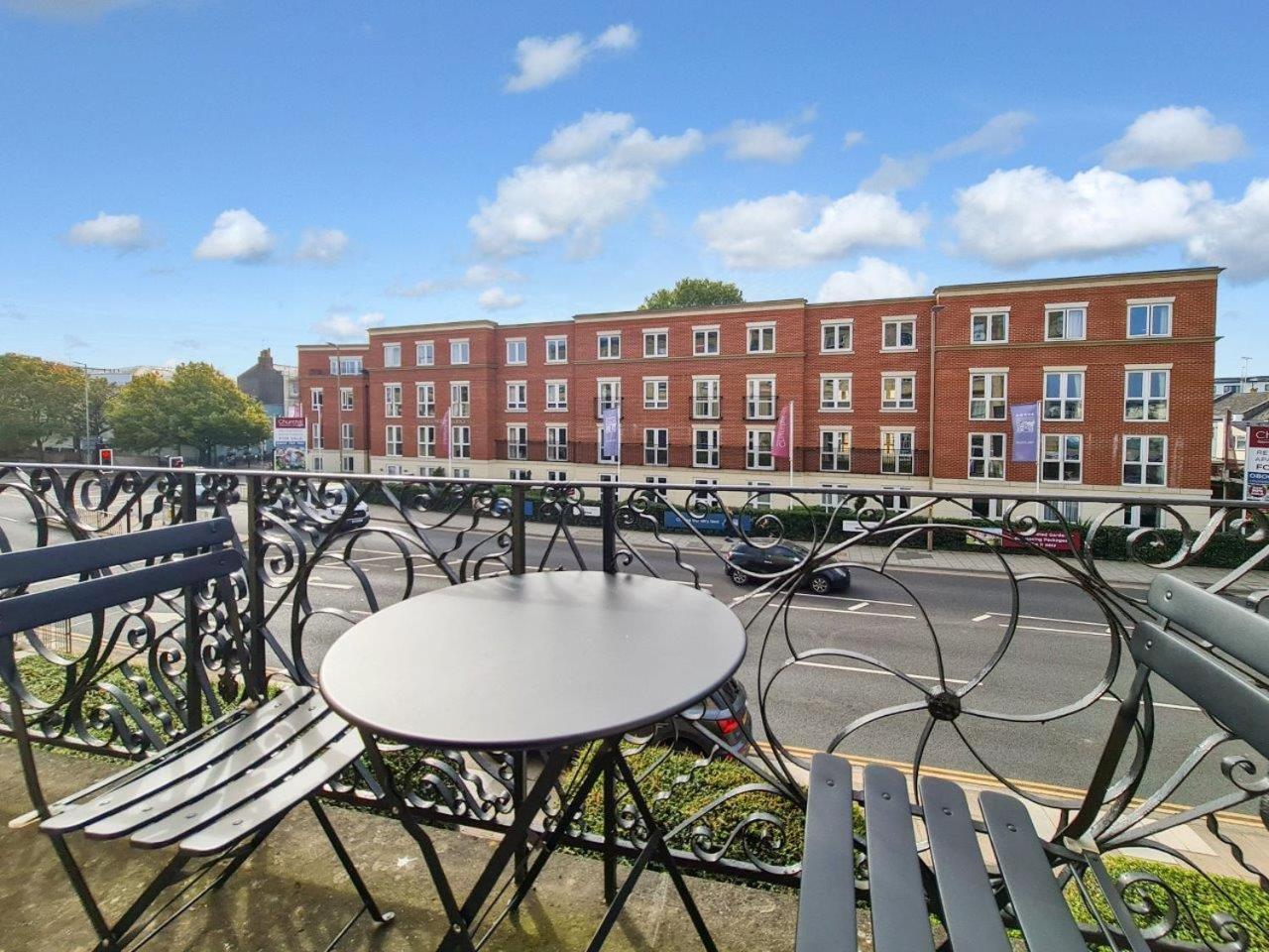 Margaret'S Terrace By Fortuna Property Cheltenham Luaran gambar