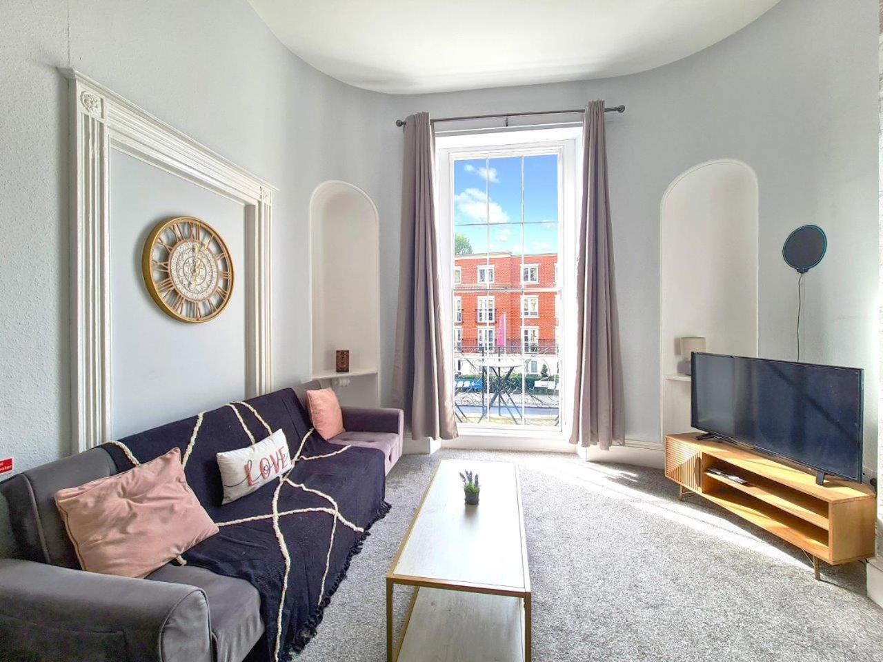 Margaret'S Terrace By Fortuna Property Cheltenham Luaran gambar