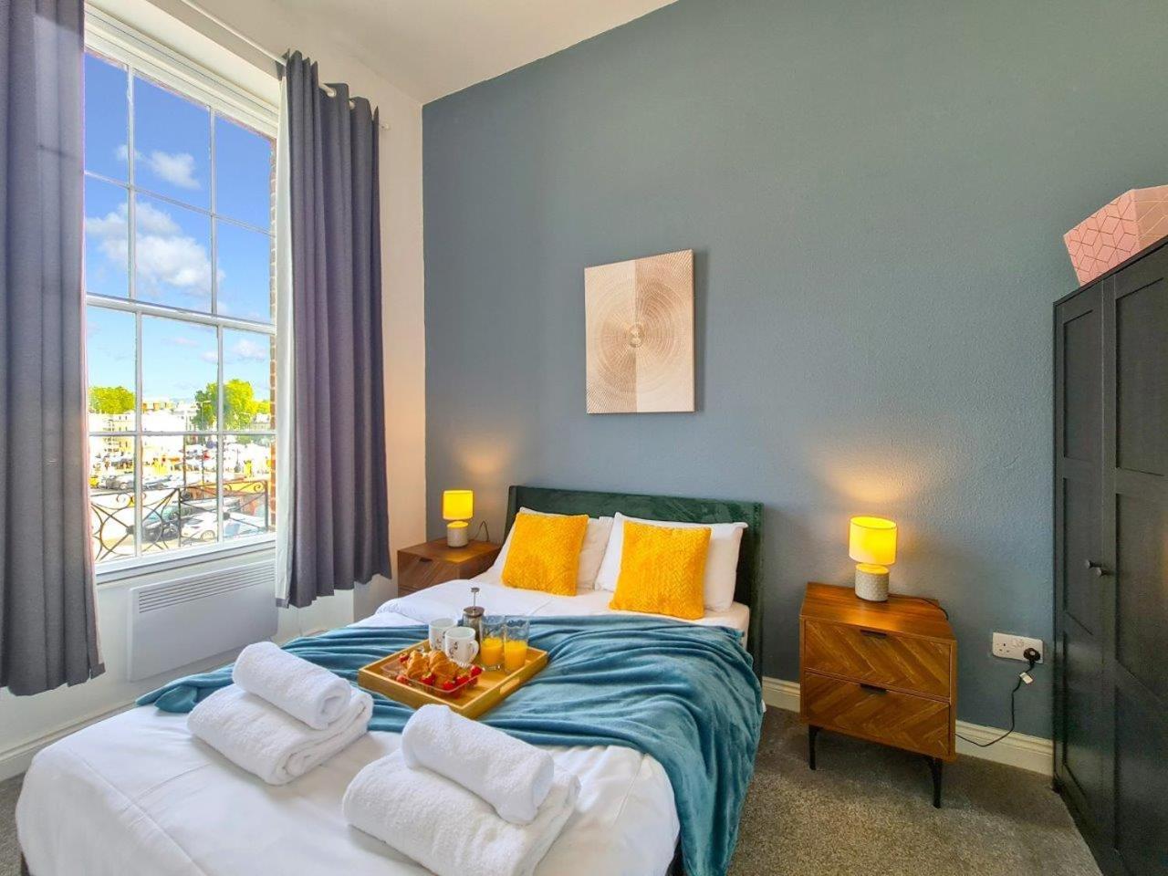 Margaret'S Terrace By Fortuna Property Cheltenham Luaran gambar