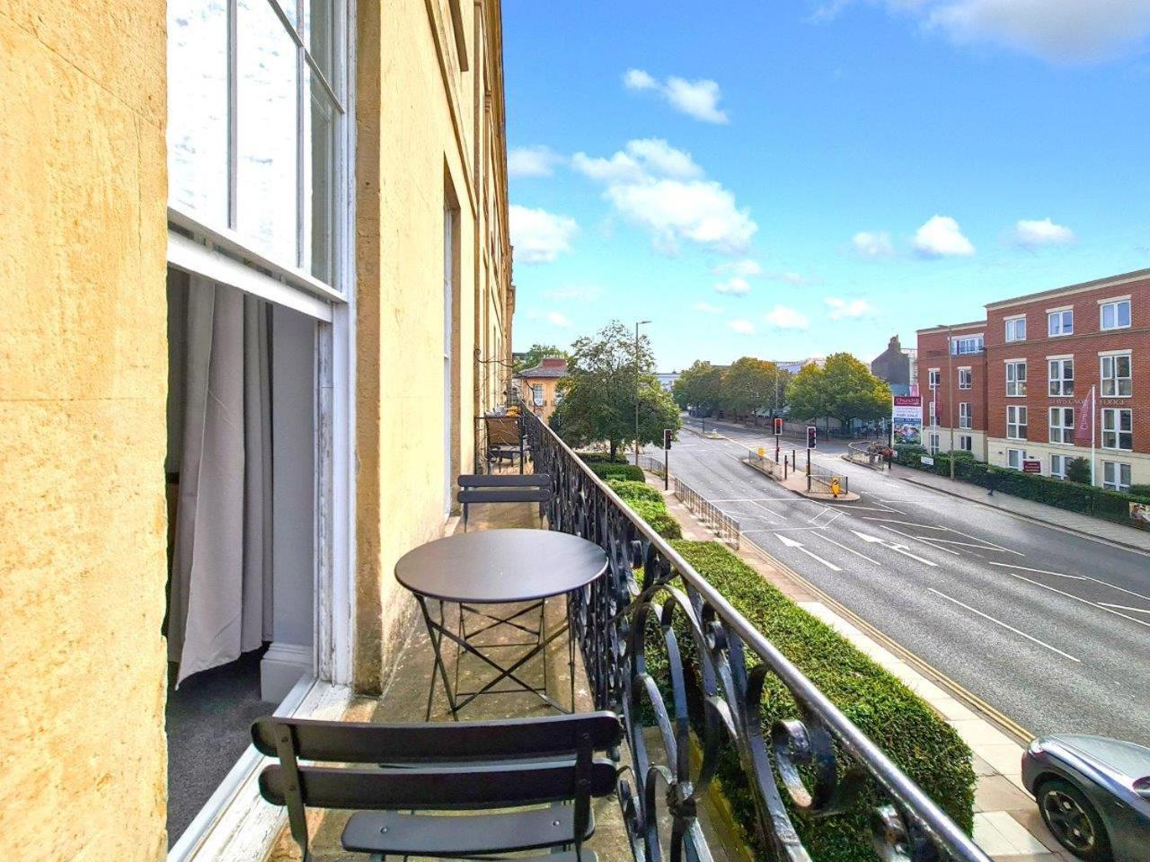Margaret'S Terrace By Fortuna Property Cheltenham Luaran gambar